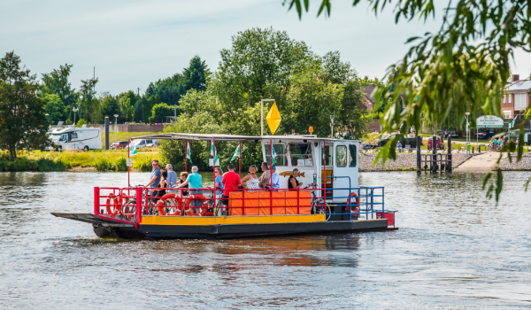 Maasplassen met het pontje