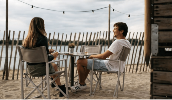 Met de voetjes in het zand