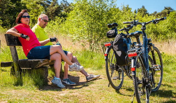 Fietsers rusten uit bij de Meinweg