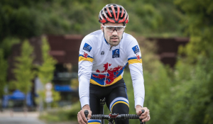 Tom Dumoulin op fiets